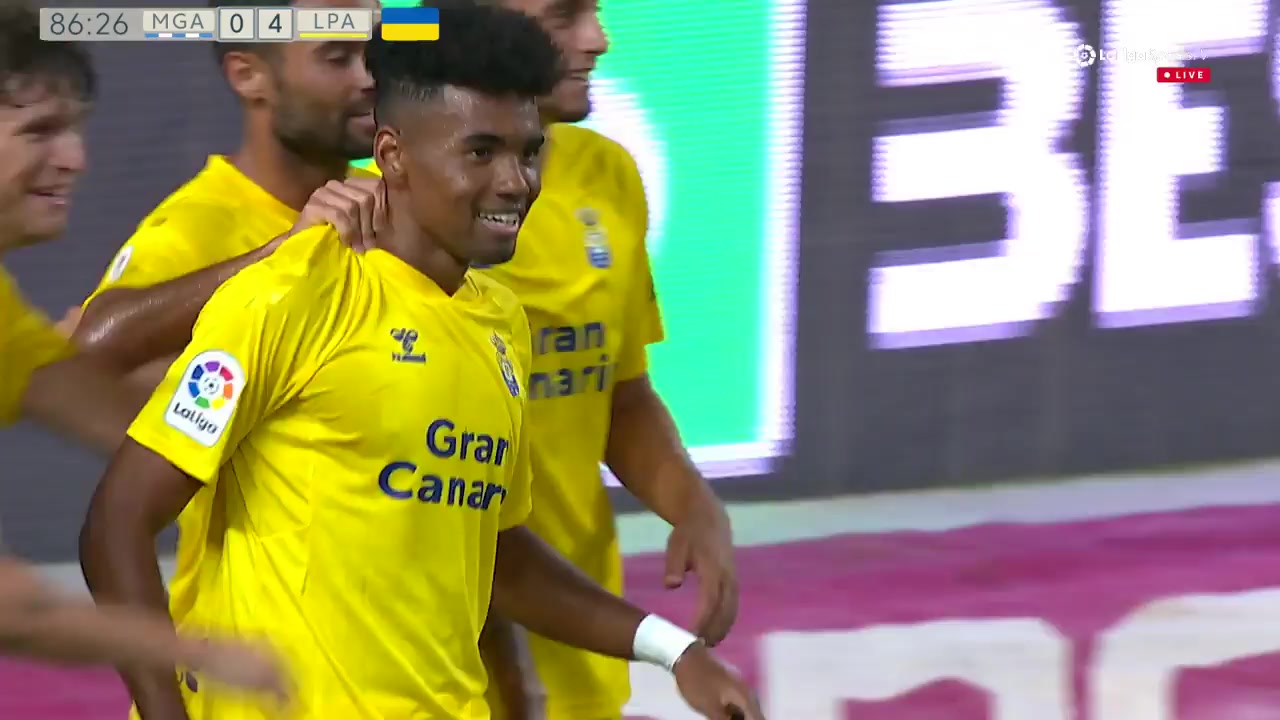 33 Malaga Vs Las Palmas 87 skor gol , skor 0:4