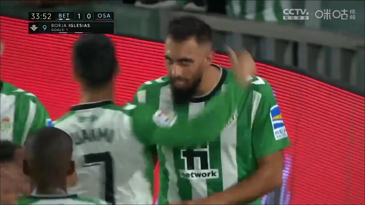 Laliga1 Real Betis Vs Osasuna 33 phút Borja Iglesias QuintasVào, ghi bàn 1:0