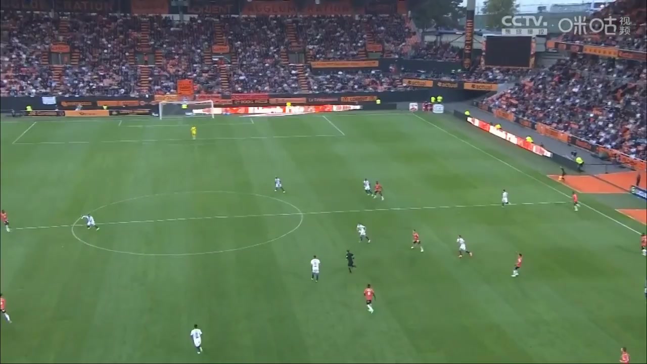 11 Lorient Vs Lyon 26 skor gol , skor 1:1