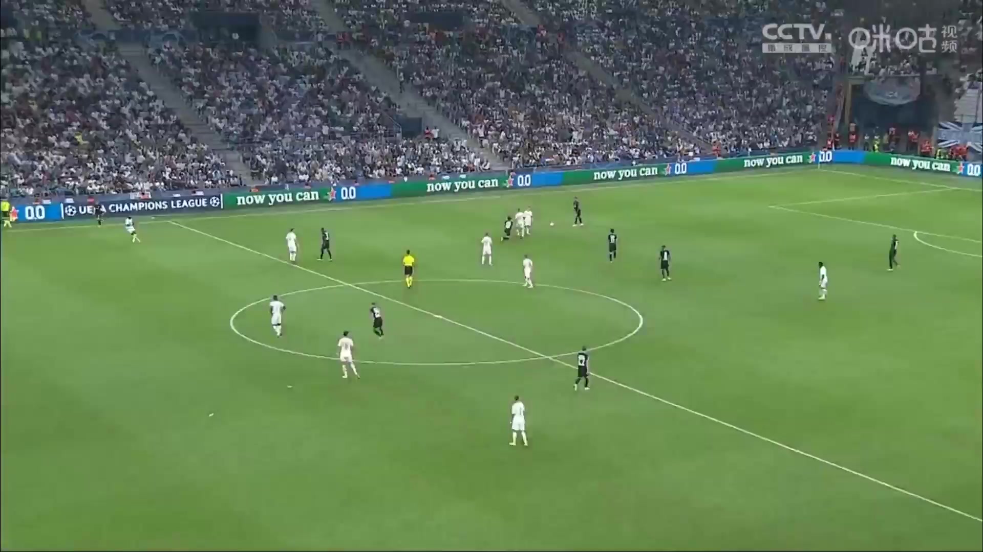 UEFA CL Marseille Vs Eintracht Frankfurt 42 phút Jesper LindstromVào, ghi bàn 0:1