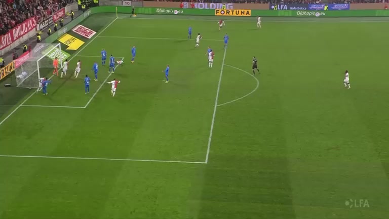 CZE D1 Slavia Praha Vs Banik Ostrava 53 phút Moses UsorVào, ghi bàn 1:0