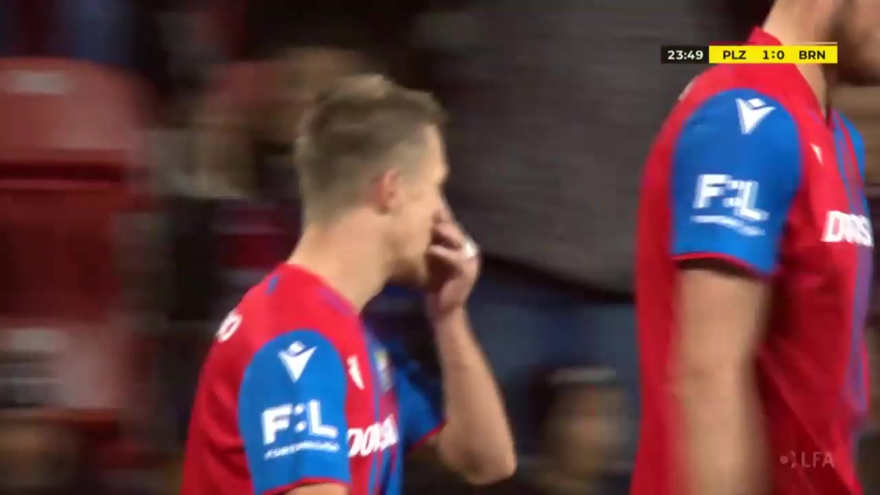 CZE D1 FC Viktoria Plzen Vs Brno 23 phút Adam VlkanovaVào, ghi bàn 1:0