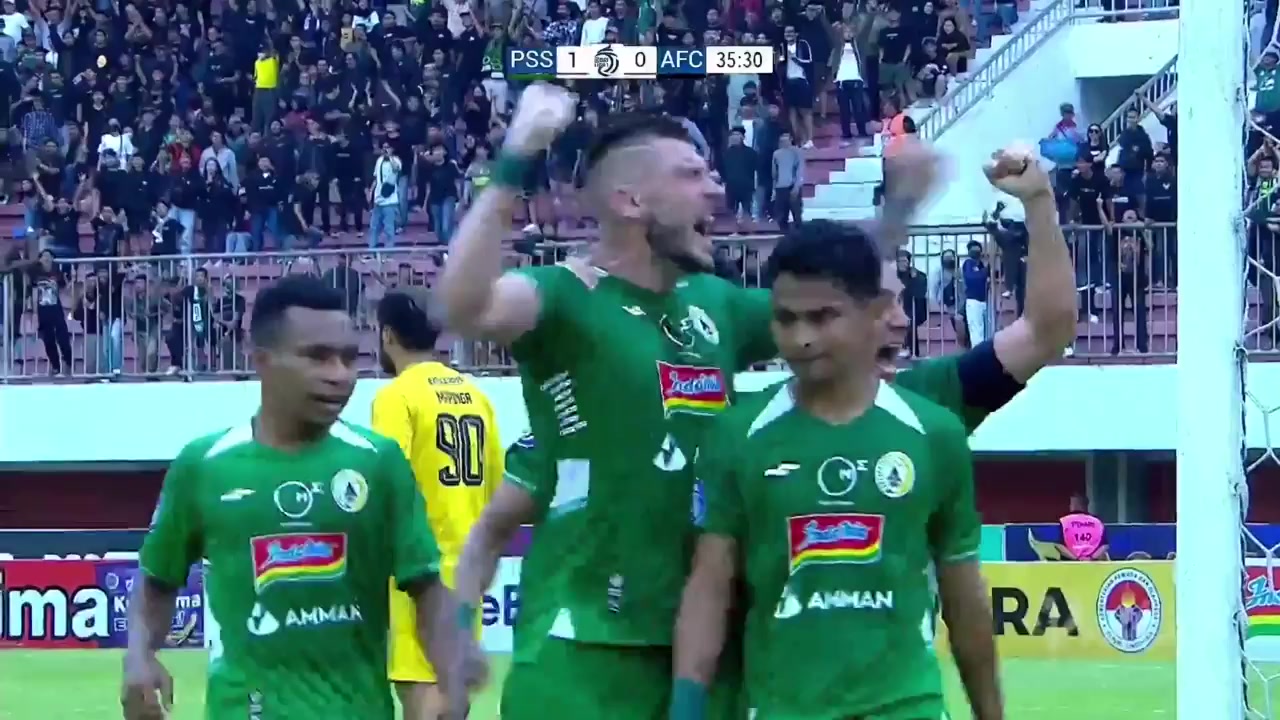 IDN ISL PSS Sleman Vs Arema Malang 35 phút Irkham Zahrul MillaVào, ghi bàn 1:0